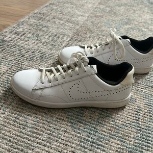 Nike women’s white sneakers with black trim size 8